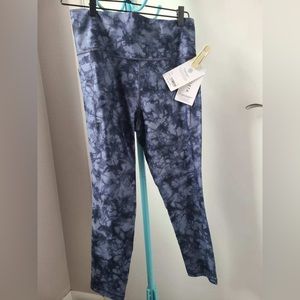 Athleta Salutation Stash II printed 7/8 tights. Blue tie dye Large